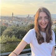 Laureata in Giornalismo e Media Digitali, sono madrelingua italiana e offro insegnamento di lingua italiana